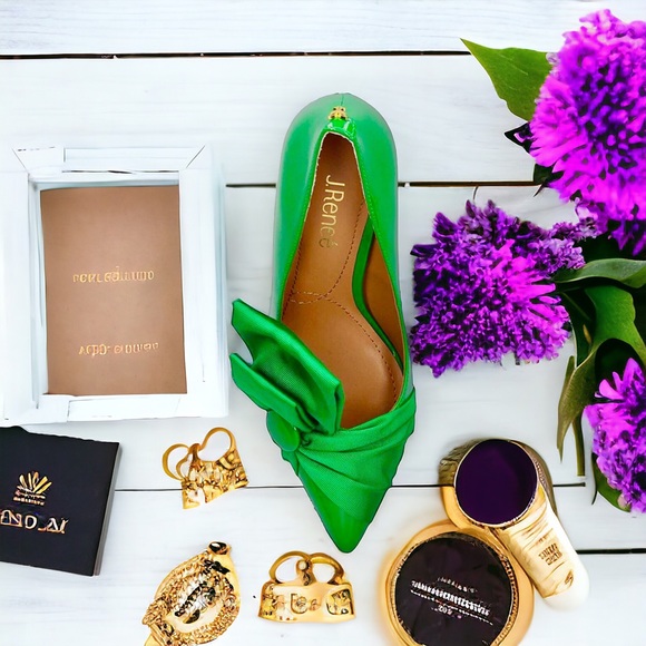 J Renee Grosgrain Ornament Bow Pump - Picture 3 of 13